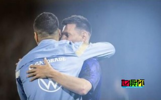 蘇亞雷斯曬與梅西擁抱照片，是對(duì)手也是朋友