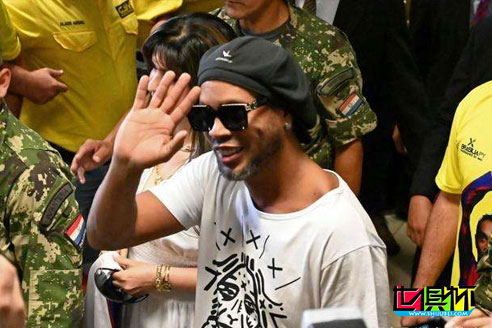 小羅持假護照在巴拉圭被捕，被訊問八小時后被無罪釋放-第1張圖片-世俱杯